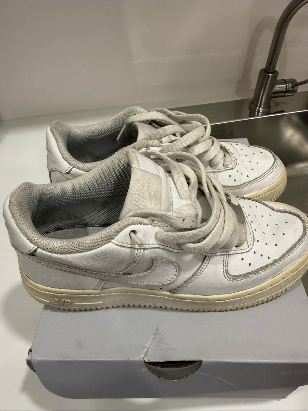 Nike Kids White air force 1 low Top Sneakers size 4.5